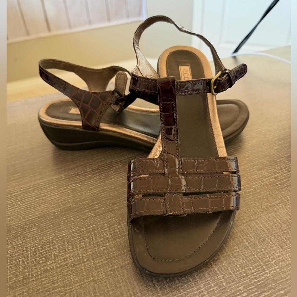 Ecco Dark Brown Croc-Pattern T-Strap Sandals Size 38
